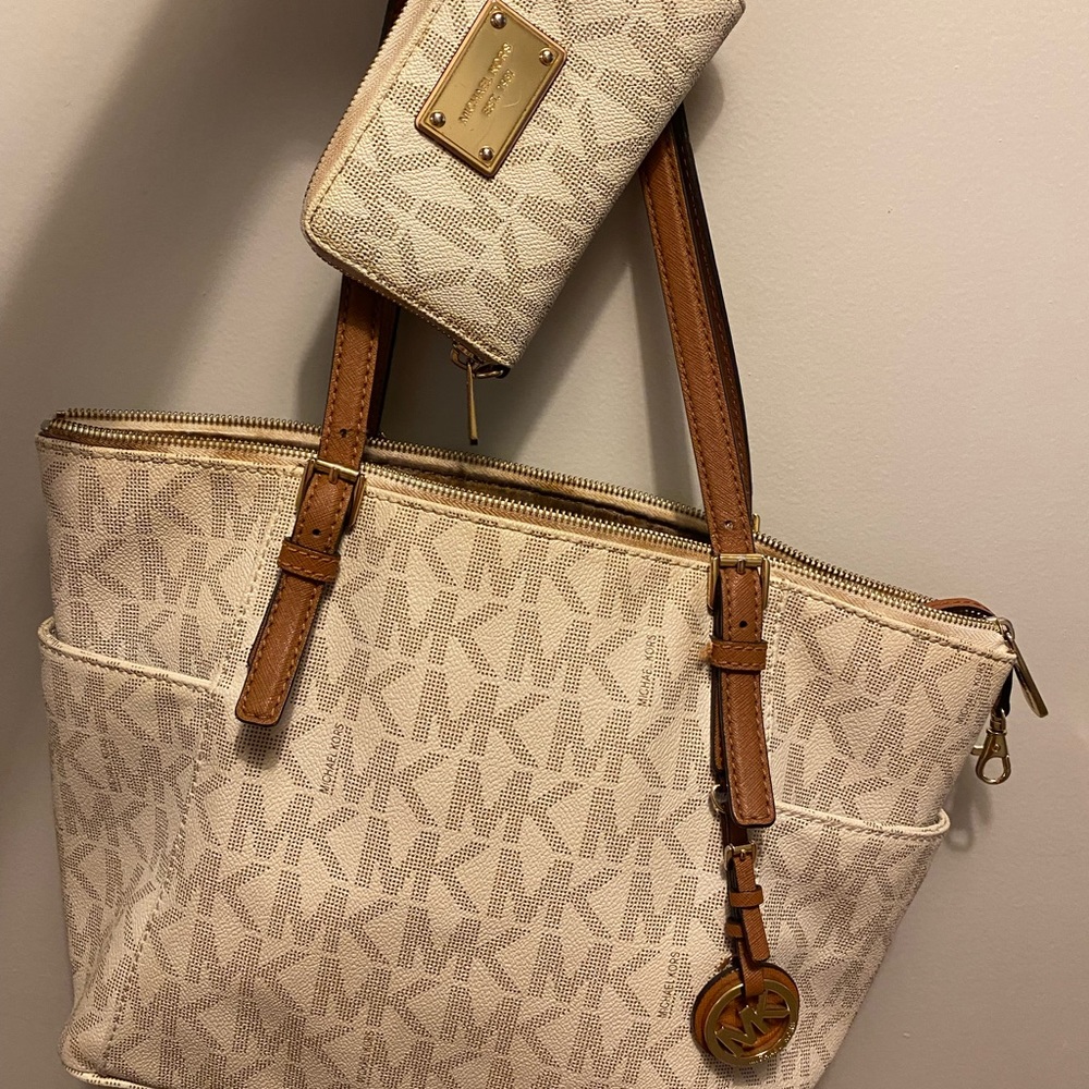 Micheal Kors matching purse and wallet